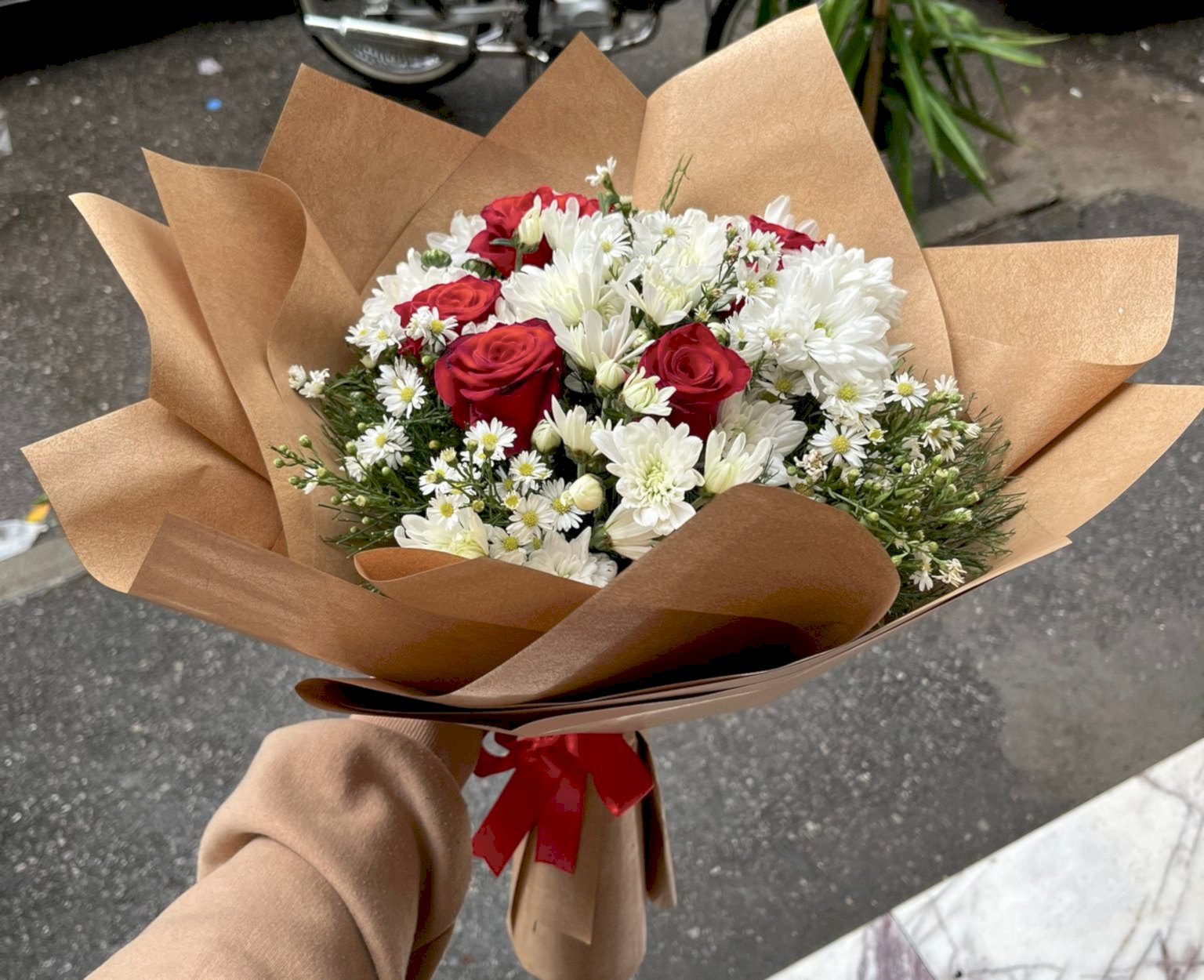 🌹 Kır Papatyalı ve  Kırmızı Güllü Zarif Buket 💐